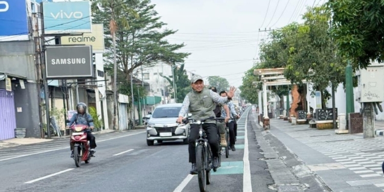 Teladan Hidup Sehat, Bupati Kudus Ajak ASN Budayakan ‘Bike to Work’