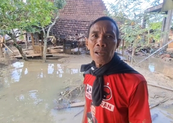 Nestapa Korban Banjir Trimulyo Demak: Dikepung Lumpur, Krisis Air, Menanti Bantuan