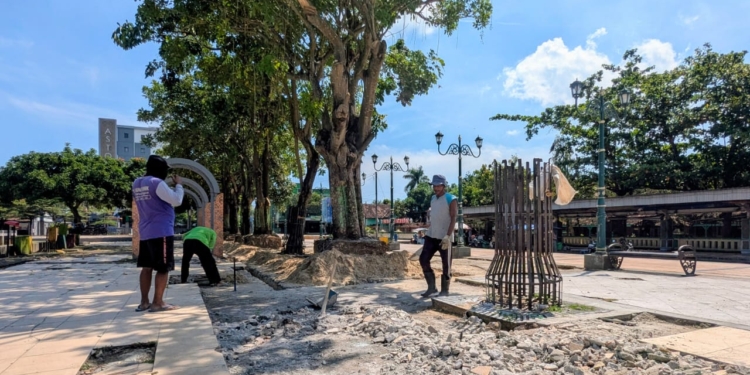Pemkab Rembang Lakukan Perbaikan Sementara Alun-Alun Sisi Timur