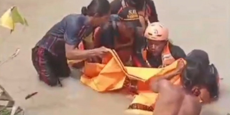 Tragedi Tanggul Sungai Tuntang: Dua Nyawa Melayang di Tengah Kepungan Banjir Demak