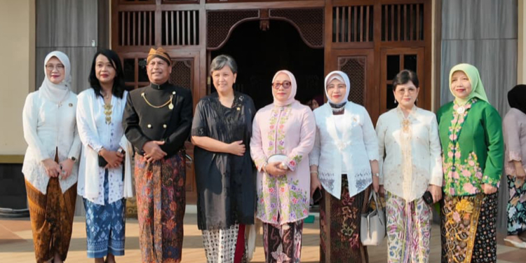 Lestari Moerdijat dan Menteri PPA Peringati Hari Kartini di Rembang