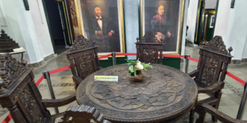 Jejak Sore di Meja Kartini: Filosofi Keluarga, Estetika, dan Secangkir Teh Kapulaga