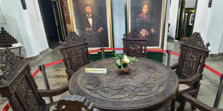 Jejak Sore di Meja Kartini: Filosofi Keluarga, Estetika, dan Secangkir Teh Kapulaga