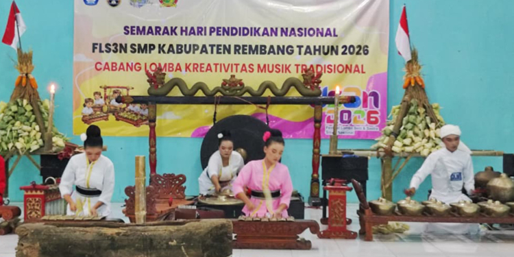 Luar Biasa! Siswa SMPN 2 Sulang Borong 6 Piala di FLS3N Rembang