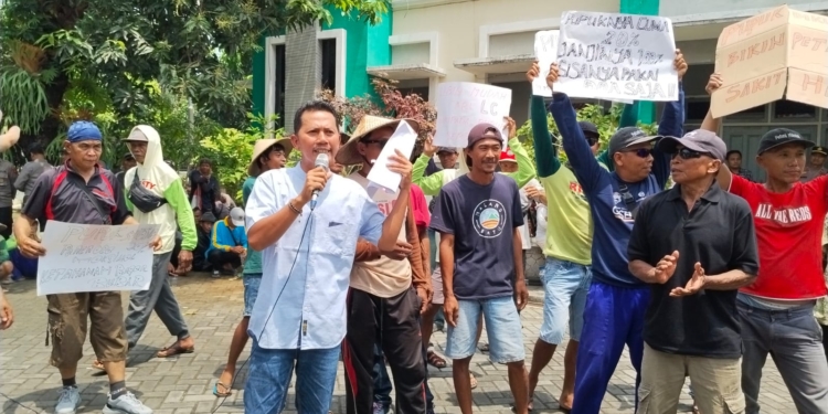 Geruduk Dispertan Pati, Petani: Pupuknya Cuma 20%, Sisanya Pakai Doa Saja