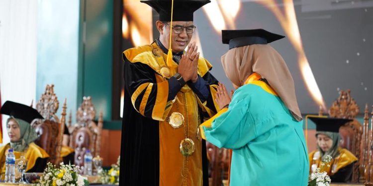UMKU Wisuda 553 Mahasiswa, Siap Pasok Tenaga Kerja Global Dukung Visi Pemerintah