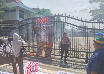 Aksi Bakar Foto Kapolresta Pati Warnai Demo Tambang, JMPPK Sebut Tak Ada di Agenda