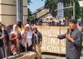 Aktivis Kendeng Sebut Pajak Tambang Pati Bahkan Tak Cukup untuk Perbaiki Jalan Rusak