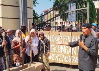 Aktivis Kendeng Sebut Pajak Tambang Pati Bahkan Tak Cukup untuk Perbaiki Jalan Rusak
