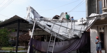 Puting Beliung Mengamuk di Dempet Demak, Puluhan Rumah Rusak