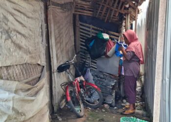 Miris! Keluarga di Jepangpakis Kudus Huni Emperan Sempit Selama 6 Tahun