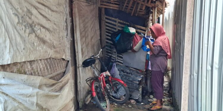 Miris! Keluarga di Jepangpakis Kudus Huni Emperan Sempit Selama 6 Tahun