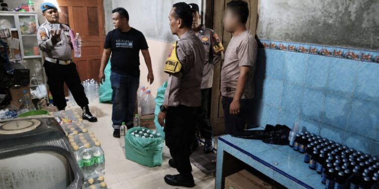 Resahkan Warga, Peredaran “Es Moni” di Undaan Kudus Digerebek Polisi