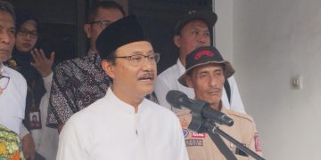 Sepatu Sekolah Rakyat Rp700 Ribu, Gus Ipul: Program Presiden Jangan Dikorupsi