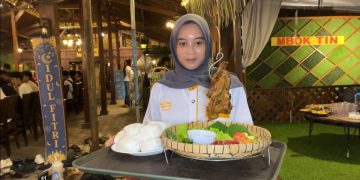 Ayam Panggang Kaya Rempah Berpadu Pecel Pakis yang Bikin Nagih di Kajar Kudus