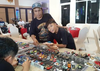 Komunitas Diecast Pantura Kumpul di Rembang, Pamerkan Mobil Mainan Unik