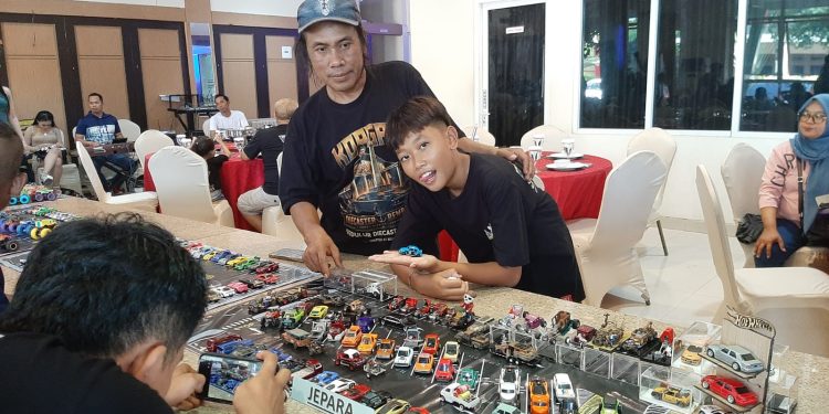 Komunitas Diecast Pantura Kumpul di Rembang, Pamerkan Mobil Mainan Unik