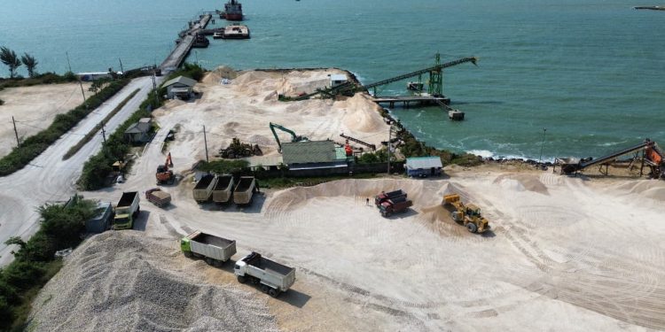 Aktivitas Screen Crusher di Terminal Sluke Diduga Ilegal, Sekda Rembang: Itu Wewenang Kemenhub