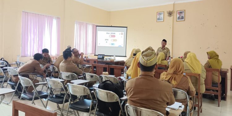Orang Tua Tak Perlu Bingung, Sekolah di Rembang Bakal Buka Posko Bantu Pendaftaran SPMB Online