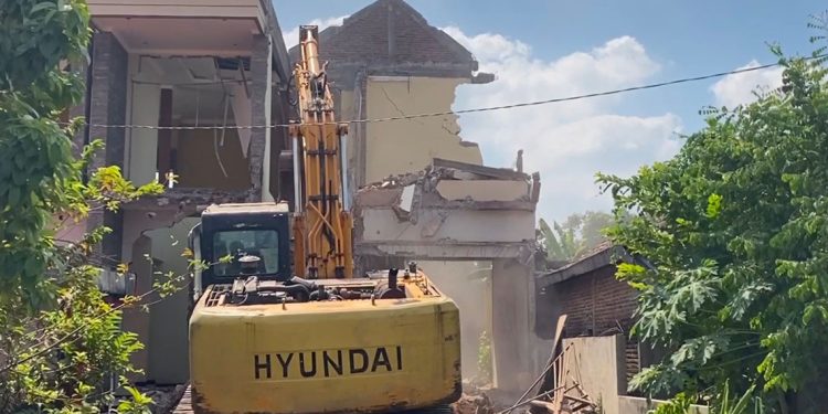Harta Gono-Gini Dijual Sepihak Mantan Suami, Rumah di Karaban Pati Dirobohkan