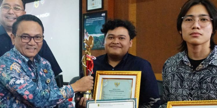 Bikin Alat Terapi Stroke hingga AI, Inovasi Anak Muda Pati Tembus Krenova Jateng