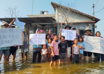 Warga Tunggulsari Pati Gelar Aksi Minta Presiden Prabowo Tangani Banjir Rob