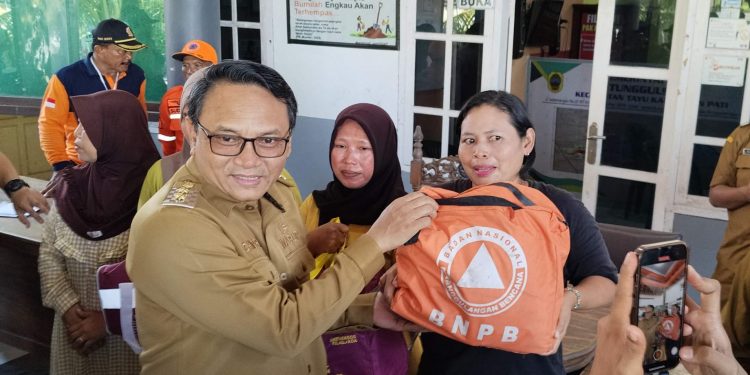 Banjir Rob Tunggulsari Pati: Bantuan Logistik Datang, Perbaikan Tanggul Dikebut