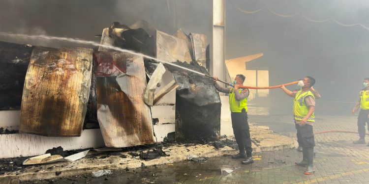 70 Persen Pabrik Dua Putra Pati Terbakar, 6 Jam Api Belum Padam