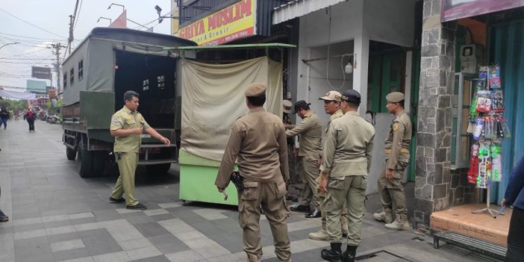 PKL Menara Kudus Desak Kejelasan Perizinan, Berharap Solusi dari Bupati