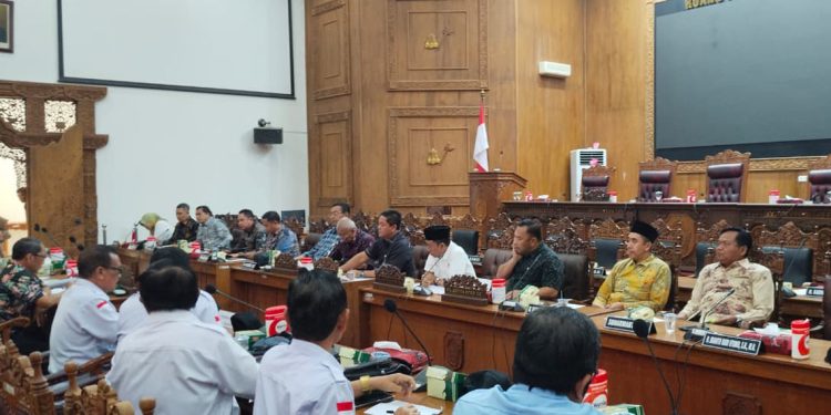 Datangi DPRD Pati, Puluhan Warga Pertanyakan Pengisian Pj Kades hingga Proyek Jalan