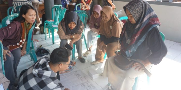YEU Latih Warga Tunggulsari Pati Beradaptasi dengan Banjir Rob