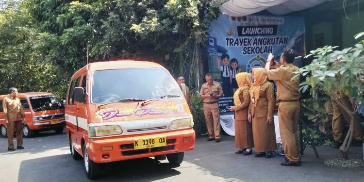 Siap Jemput-Antar, Pelajar Pati Cukup Bayar Rp5 Ribu Naik Angkutan Sekolah