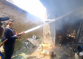 Gudang Sparepart Motor di Jepangpakis Kudus Terbakar, Kerugian Miliran Rupiah
