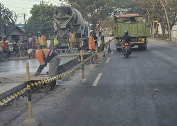 Bertahun-tahun Rusak, Jalan Pantura Widorokandang Pati Akhirnya Dibeton