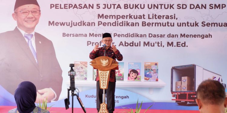 ​Dari Kudus, Mendikdasmen Lepas 5,5 Juta Buku untuk Pelosok Negeri