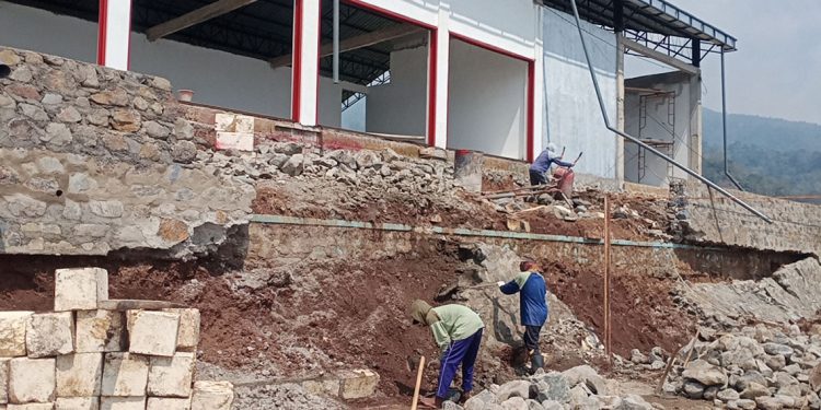 Diguyur Hujan, Talud KDMP Jrahi Pati Ambrol Sepanjang 20 Meter