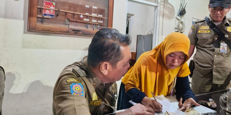 Setengah Hari Dapat Rp540 Ribu, Pengemis di Makam Sunan Kudus Ngaku Sepi