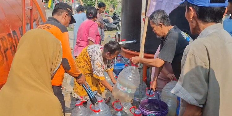 Krisis Air Bersih di Demak Meluas: 13 Desa Terdampak Kemarau Ekstrem