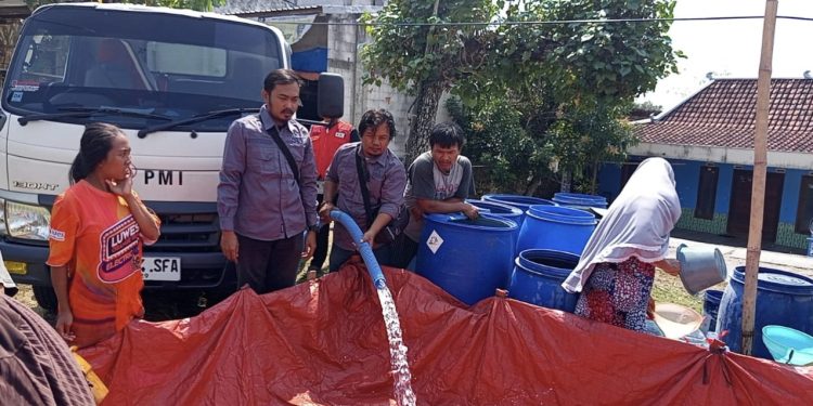 Kekeringan, PMI dan IJTI Muria Raya Pasok Air Bersih ke Depok Grobogan