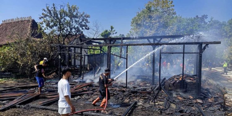Rumah Kayu di Sokokidul Demak Ludes Terbakar, Kerugian Ditaksir Rp100 Juta