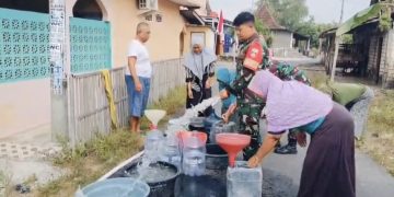 Beli Air Rp20 Ribu Sehari, Warga Gebang Pati Semringah dapat Bantuan dari TNI