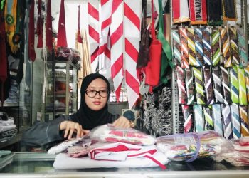 ​Berkat TikTok, Penjual Bendera Merah Putih di Pati Kebanjiran Orderan hingga Papua
