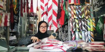 ​Berkat TikTok, Penjual Bendera Merah Putih di Pati Kebanjiran Orderan hingga Papua