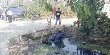Aksi Refleks Rozi Pilih Masuk Parit Demi Hindari Pemotor Jatuh di Pantura Demak