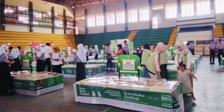 GOR Pesantenan Jadi “Surga” Pecinta Buku, Ada Novel dari Penulis Hits hingga Komik