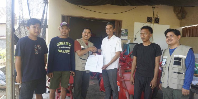 YEU Bantu Pompa Air dan Alat Kebersihan ke Desa Terdampak Rob di Pati