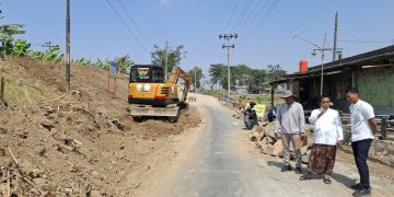 Mobil Sering Masuk Selokan, Jalan Pasuruhan Lor-Kencing Dilebarkan