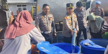 Tangani Kekeringan, Polres Rembang dan IJTI Salurkan 50 Ribu Liter Air di Pamotan
