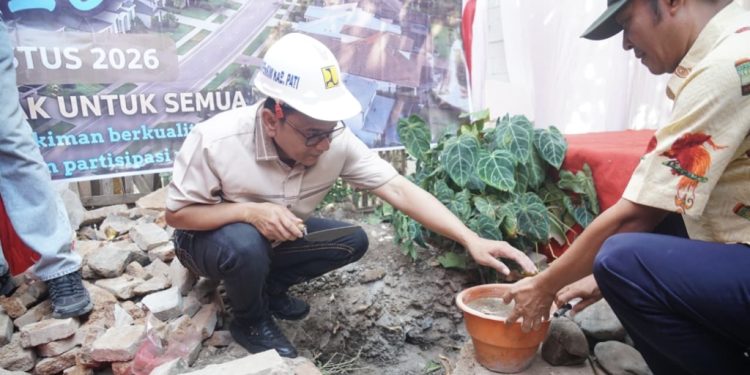 Gandeng Pemkab Pati, Pengembang Perumahan Bedah Rumah Warga Sukoharjo