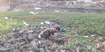 Kekeringan, Warga Demak Gali Kubangan di Sungai Mengering untuk Kebutuhan Harian